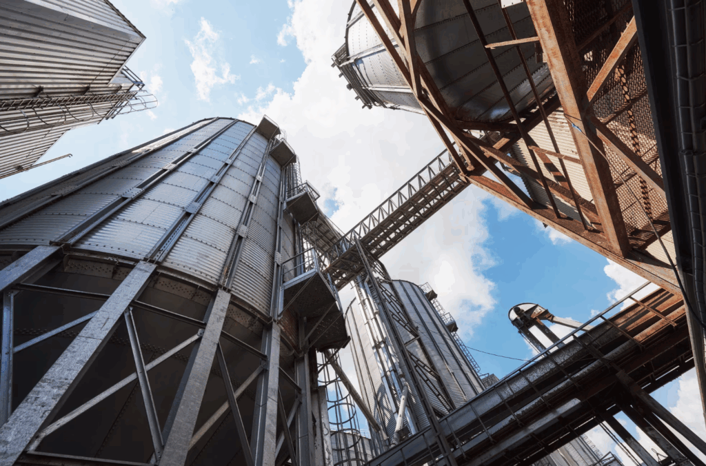 Descubre las consideraciones que consideran a una empresa industrial como gran consumidora de energía a efectos CAE