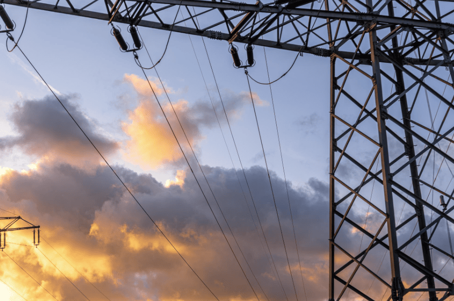 Descubre cómo la flexibilidad de la demanda equilibra tus costes y convierte tu consumo de energía en ingresos reales para tu empresa
